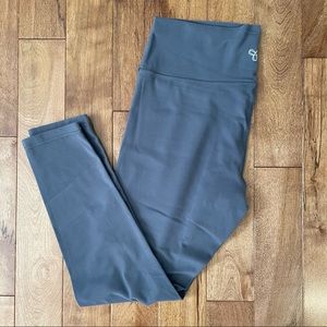 ARITZIA grey leggings